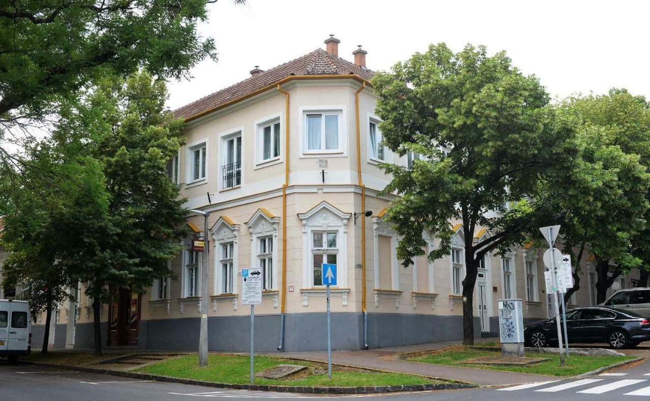 Villa Bohemia Eger Extérieur photo